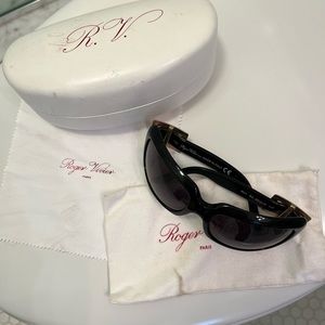 FINAL PR Roger Vivier black sunglasses w/gold buckle Made Italy. hard/soft case